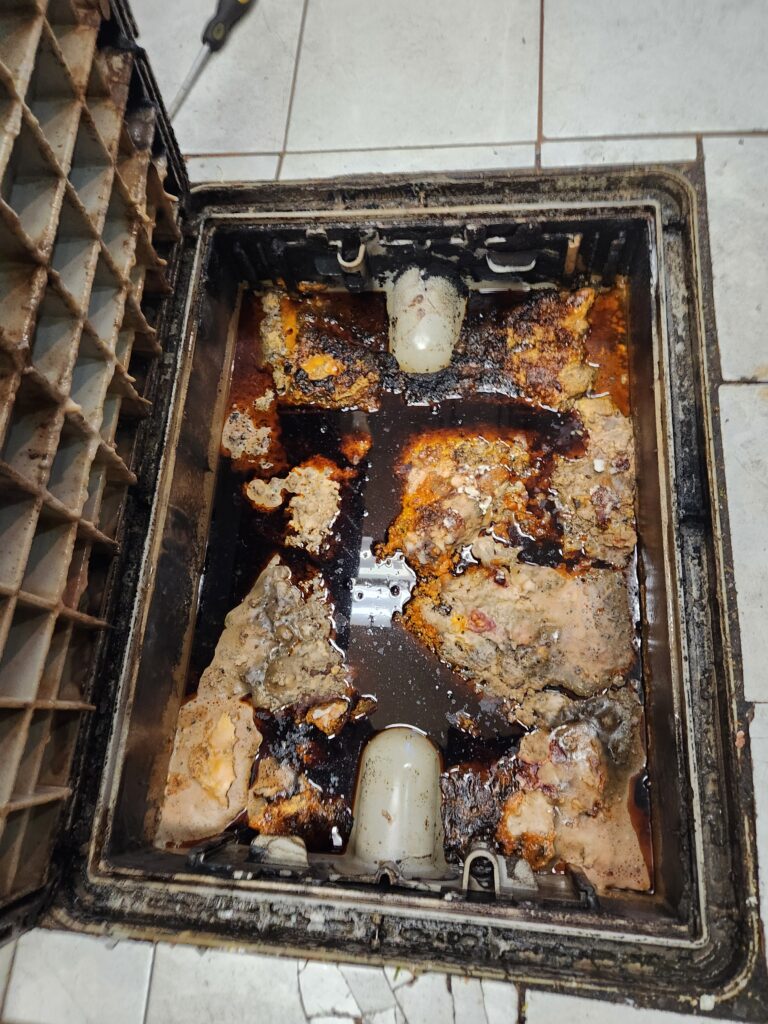 Full grease interceptor